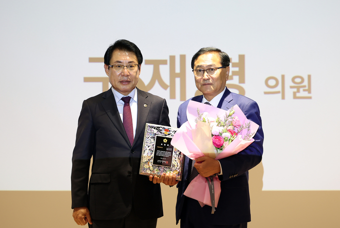 성남시의회 구재평 의원(산성동·양지동·복정동·위례동)이 제130차 경기동부권 시·군의장협의회 정례회에서 의정연구발전 분야 최우수 의원으로 선정됐다. (사진=성남시의회 제공)