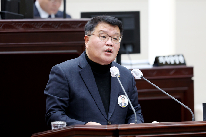 신동섭 인천시의원이 20일 제299회 시의회 제2차 정례회 본회의에서 5분발언을 하고 있다. ( 사진 = 인천시의회 제공 )
