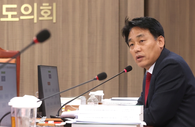 이은주(국힘·구리2) 경기도의회 의회운영위원회 부위원장이 20일 경기도의회에서 열린 의회운영위원회의 행정사무감사에서 질의를 하고 있다. (사진=경기도의회 제공)
