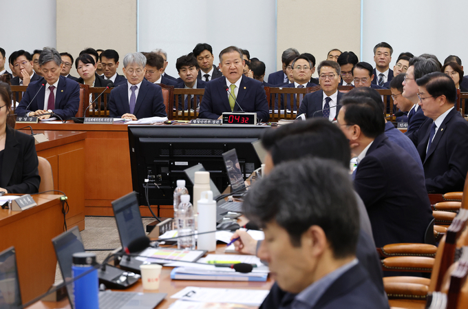이상민 행정안전부 장관이 국회 행정안전위원회에서 의원들의 질의에 답변하고 있다. (사진=연합뉴스)