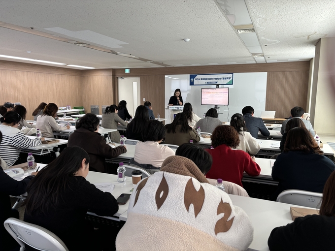 ‘3차 돌봄학당’ 교육 진행 모습. (사진=부천시 제공)