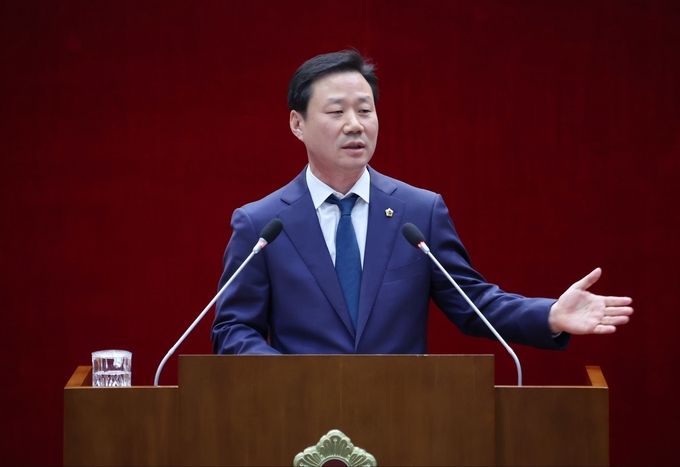 제298회 정례회 본회의에서 발언 중인 이준배 대표의원. (사진=성남시의회 더불어민주당협의회 제공)