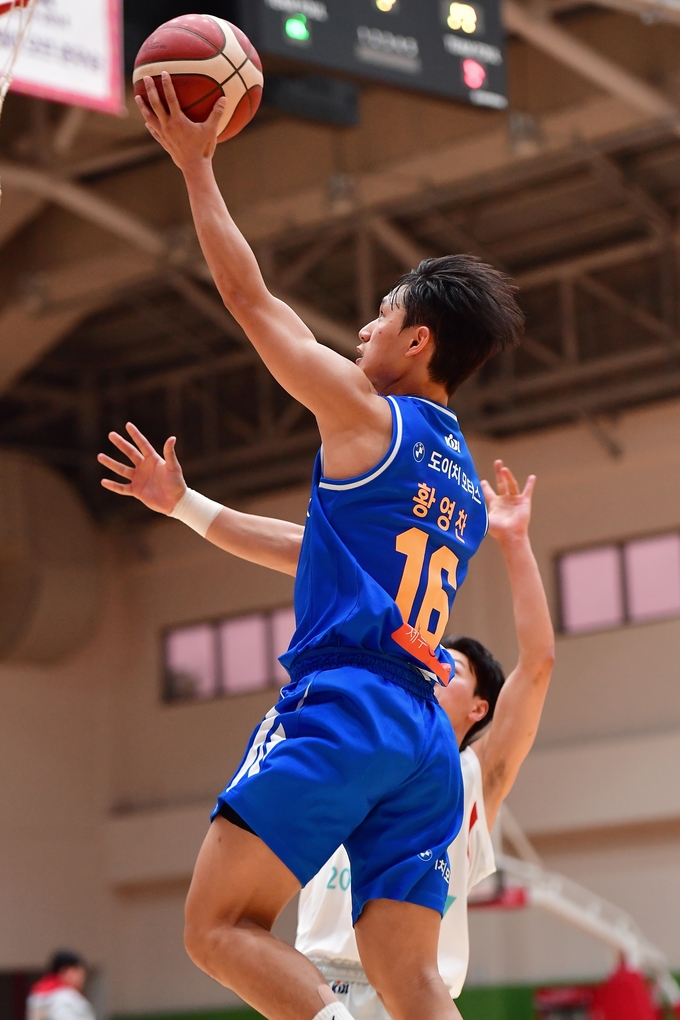 21일 이천 LG 챔피언스파크에서 열린 2024~2025 KBL D리그 수원 kt소닉붐과 서울 삼성 썬더스의 개막전에서 2024 신인드래프트 당시 2라운드 8순위로 지명된 삼성 황영찬이 레이업슛을 시도하고 있다. (사진=KBL 제공)