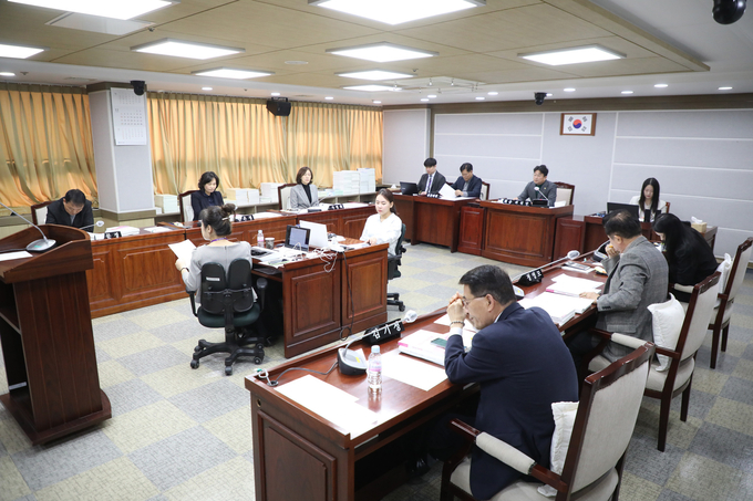 수원시의회 보건복지위원회가 제388회 정례회 행정사무감사를 진행하고 있다. (사진=수원시의회 제공)