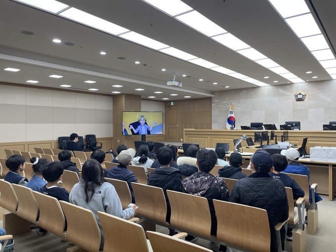 이음학교 학생들이 현장체험 수업에 참여하고 있다.. (사진=이음학교 제공)