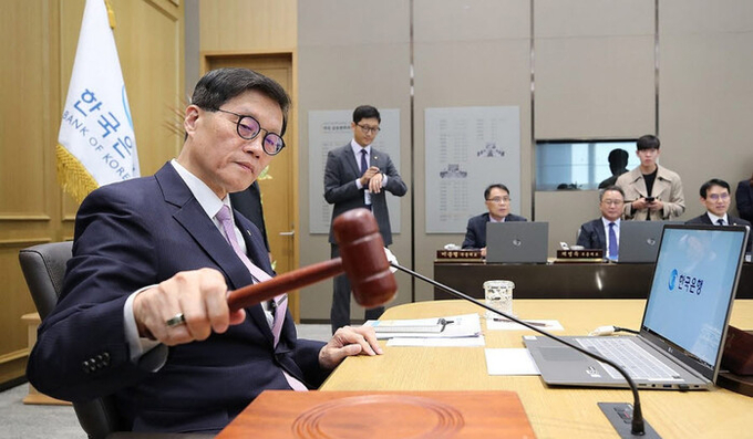 이창용 한국은행 총재가 한국은행 금융통화위원회에서 의사봉을 두드리고 있다. (사진=연합뉴스 제공)