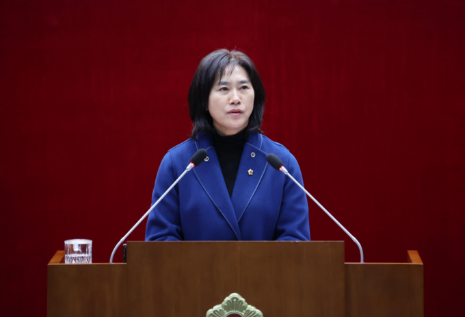 성남시의회 더불어민주당 서은경 행정교육위원장이 제298회 2차 정례회 본회의를 통해 성남시정을 질타했다.