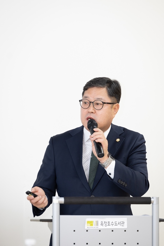 김현수 시의원이 ‘올바른 하천 정비사업의 방향’을 크게 4가지로 제안했다. (사진=이호민 기자)