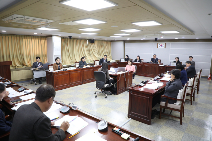  수원시의회 환경안전위원회. (사진=수원시의회 제공)