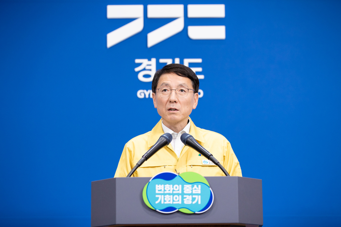 26일 경기도청에서 진행된 기자회견에서 김성중 경기도 행정1부지사가 위험구역 설정 기간 연장을 발표하고 있다. (사진=경기도 제공) 