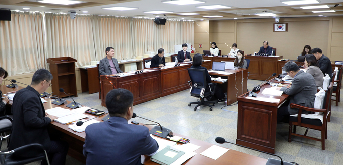 수원시의회 도시미래위원회가 행정사무감사를 진행하고 있다. (사진=수원시의회 제공)