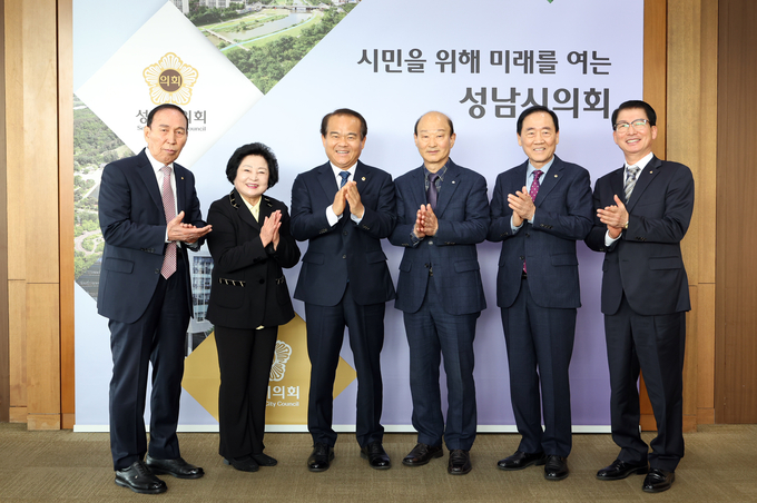 성남시의회 이덕수 의장이 성남시 내 주요 새마을금고(성남동부, 성남북부, 성남제일)와 신협(분당신협) 이사장들과 간담회를 열었다. (사진=성남시의회 제공)