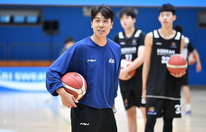지난 22일 포카리 스웨트 히어로즈 2024 KBL 유스 엘리트 캠프에서 김태술(現 고양 소노 감독)이 특별 강사로 나섰다. (사진=KBL 제공)