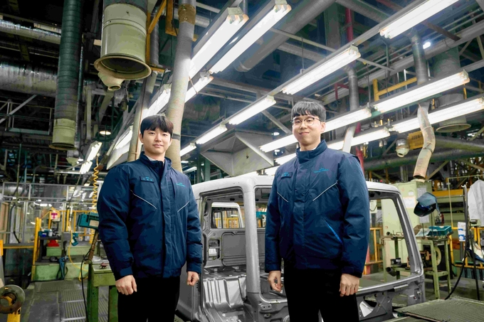 타타대우모빌리티가 새로 도입한 근무복 (사진=타타대우모빌리티 제공)