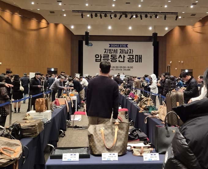 부천시는 '2024년 경기도 지방세 체납자 압류동산 공매’에 압류 물품을 출품해 체납세 총 4천700만 원을 충당했다. (사진=부천시 제공)
