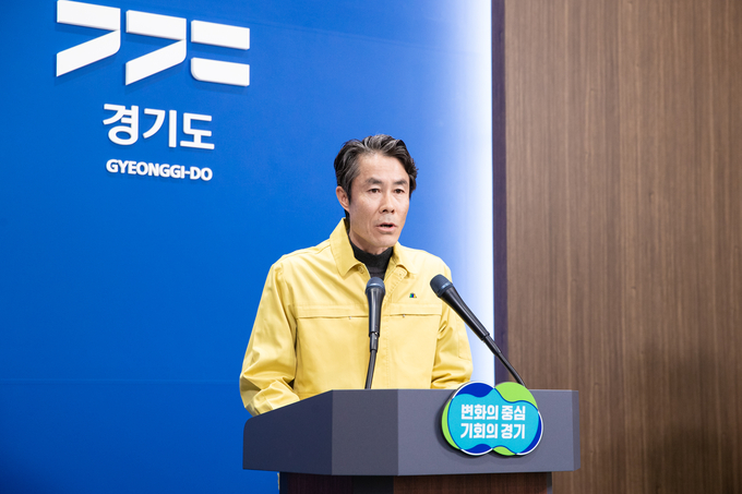 이종돈 경기도 안전관리실장이 28일 경기도청에서 기자회견을 열고 대설 피해 신속한 수습을 위한 특별 대책을 발표하고 있다. (사진=경기도 제공)