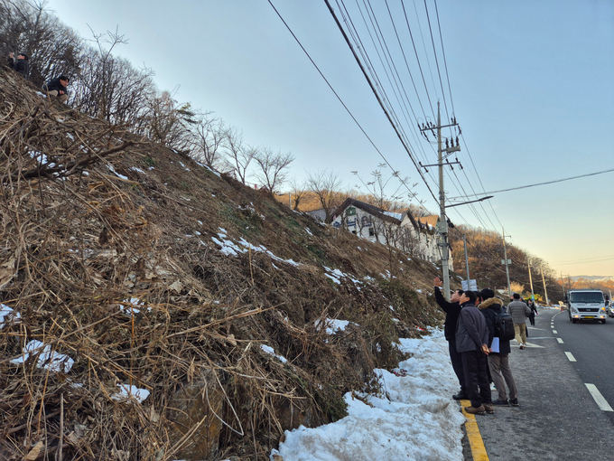 2월 4일 산업통상자원부 광업조정위원회가 수지구 죽전동 채석장 대상지 현장을 방문했다. 용인특례시는 이 자리에서 죽전동 주민들의 반대 의견을 전달했다. (사진=용인시 제공)