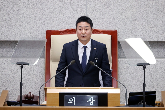 김진경 경기도의회 의장이 30일 오전 경기도의회 본회의장에서 열린 제381회 임시회 제1차 본회의에서 폐회사를 하고 있다. (사진=경기도의회 제공)