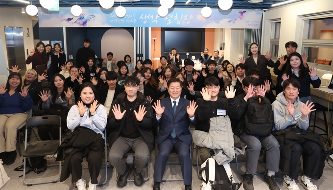 광명시에서 지난 달 29일 광명시 제2청년동 청춘곳간에서 ‘청년정책 워크숍과 생각 펼침장’을 개최했다. (사진=광명시 제공)