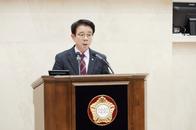 김윤선 용인특례시의회 의원이 시정 질문을 하고 있다. (사진=용인시의회 제공)
