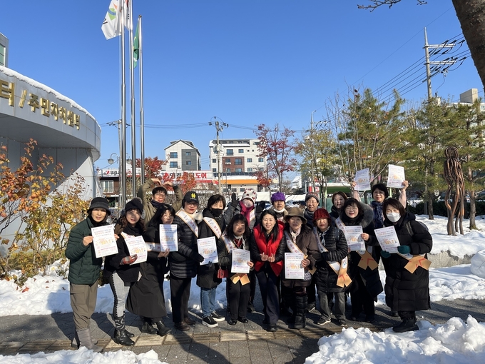 오산시 중앙동 명예사회복지공무원, 복지사각지대 발굴 캠페인 '해뜰두드림' 실시. (사진=오산시 중앙동 제공)