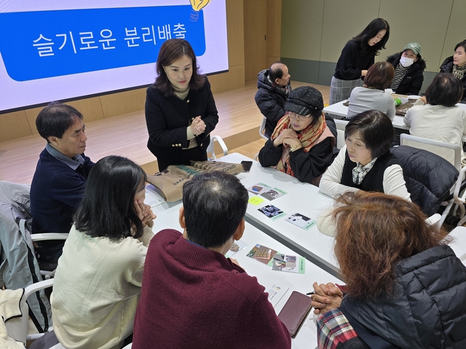 광명시는 국제적으로 권위 있는 지속가능발전 교육 네트워크인 RCE(Regional Center of Expertise)에서 주관하는 ‘2024 RCE 어워드(Award)’에서 ‘최우수상(OUTSTANDING FLAGSHIP PROJECT)’을 수상했다. (사진=광명시 제공)