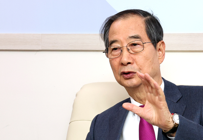 한덕수 국무총리가 지난 3일 오후 정부세종청사 총리실 기자실에서 기자간담회를 열고 있다. (사진=연합뉴스)