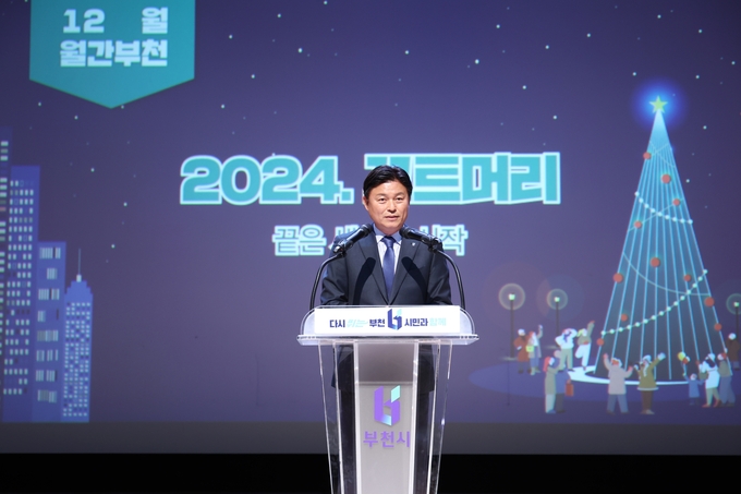 직원들의 노고를 격려하고 당부 메시지를 전하는 조용익 부천시장. (사진=부천시 제공)