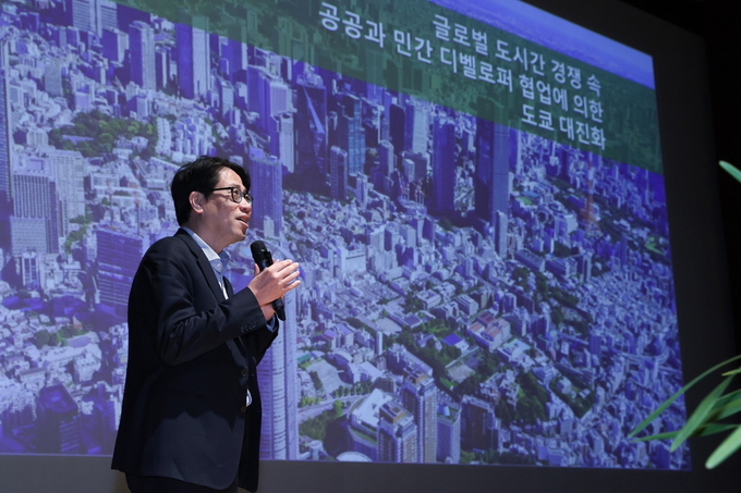 고양시는 지난 6일 HDC 현대산업개발 박희윤 본부장(사진)을 초청해 12월 직원 소통, 공감의 날을 개최했다. (사진=고양시 제공)