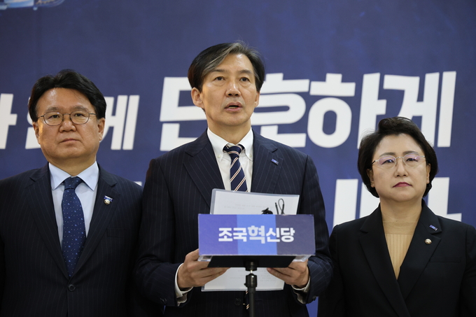 지난 7일 국회 본관 로텐더홀에서 조국 조국혁신당 대표가 윤석열 담화 관련 긴급 기자회견을 열고 있다. (사진=조국혁신당 제공)