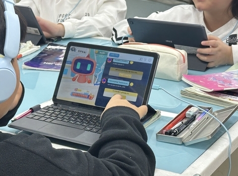 경기도의 한 초등학교에서 태블릿을 사용해 수업을 진행 중이다. (사진=박민정 기자)