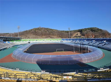 파주시는 겨울에도 따뜻하고 안전하게 운동을 즐기룻 있도록 파주스타이움에 러닝구장을 설치했다.(사진=파주시 제공)