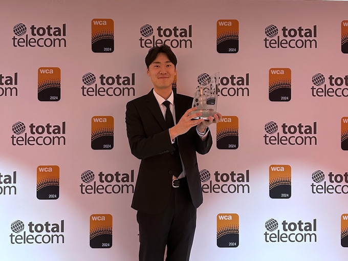 SK텔레콤은 ‘월드 커뮤니케이션 어워드 2024(World Communication Awards 2024)’에서 ‘미래혁신상(The Future Award)’을 수상했다. (사진=SKT 제공)