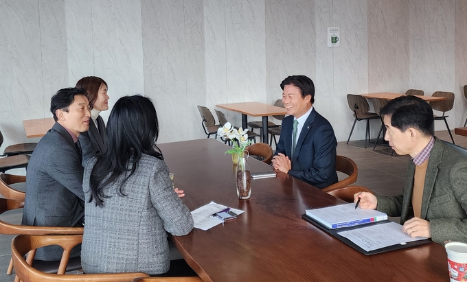 조용익 부천시장이 경기형 과학고 심층 질의 면접에 직접 참여하기 위해 경기도교육청을 찾았다. (사진=부천시 제공)