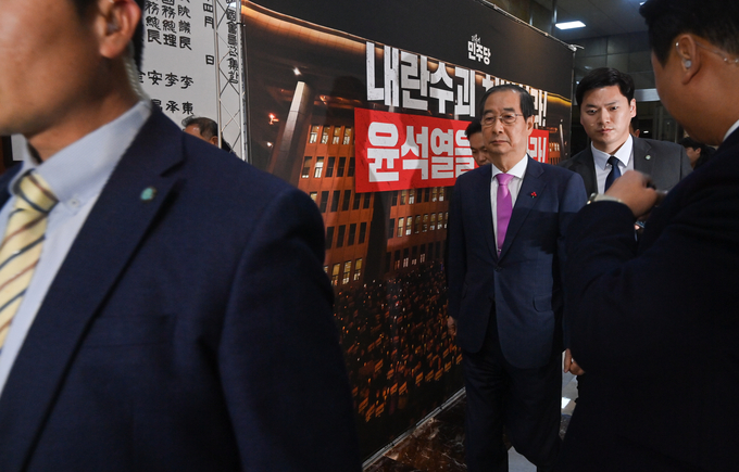 지난 10일 국회 본회의 산후 후 한덕수 총리가 본회의장을 나가고 있다. (사진=옥지훈 기자)