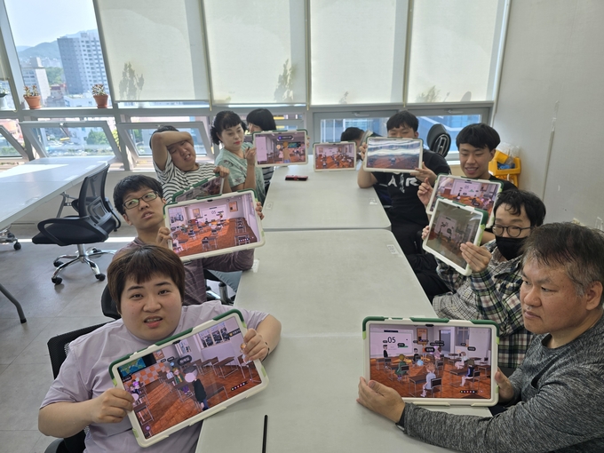 더메이크사회적협동조합의 '메타버스를 활용한 중증장애인 정보격차 해소 교육' 모습. (사진=더메이크사회적협동조합 제공)