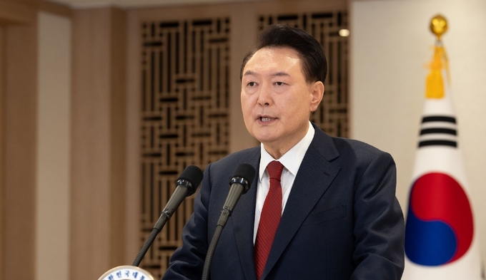 윤석열 대통령이 12일 ‘비상계엄 입장 담화’를 발표하고 있다. (사진=대통령실 제공)