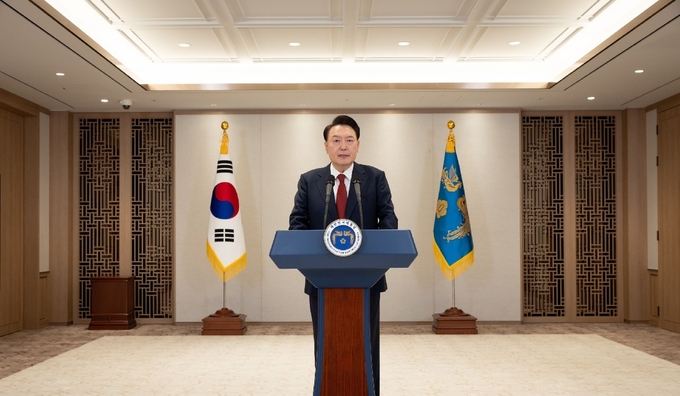 윤석열 대통령이 12일 ‘비상계엄 입장 담화’를 발표하고 있다. (사진=대통령실 제공)