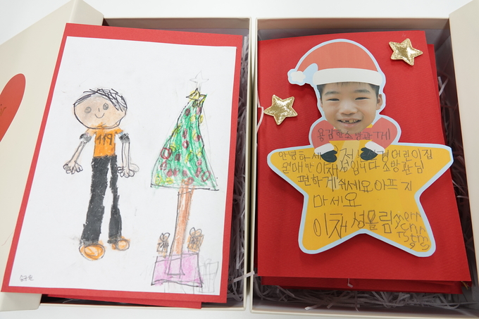 선경어린이집 어린이들이 성남소방서 소방관들에게 보낸 크리스마스 카드. (사진=성남소방서 제공)