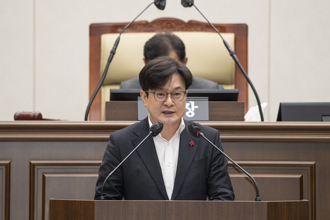김병수 김포시장이 김포시의회 제251회 임시회 개회식에서 시정연설을 하고 있다.(사진=김포시 제공)