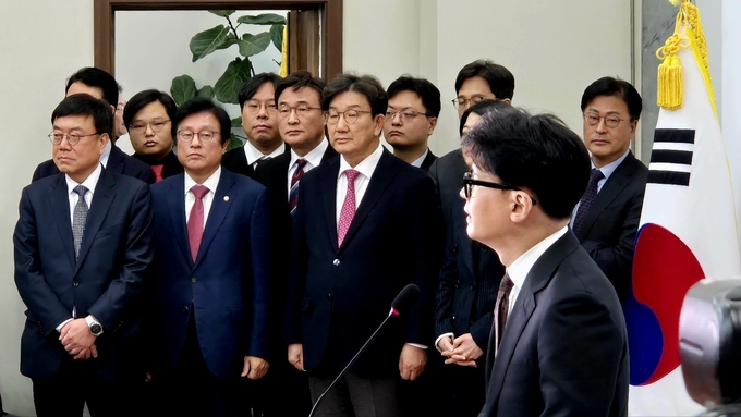 한동훈 국민의힘 대표가 16일 국회에서 기자회견을 열고 당대표직을 사퇴하겠다고 밝히고 있다. (사진=김한별 기자)