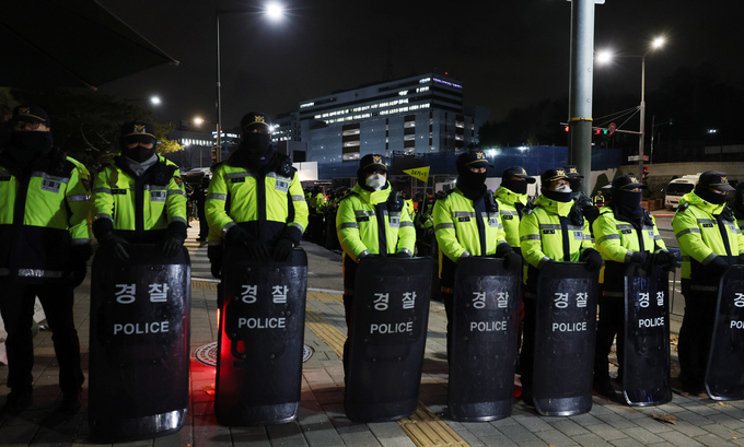  경계 근무 중인 경찰력. (사진=연합뉴스 제공)