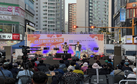 삼산로데오거리에서 버스킹 공연이 펼쳐지고 있는 모습. ( 사진 = 인천시 제공 )
