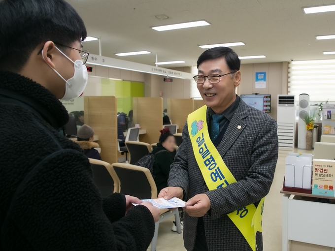 김병전 부천시의회 의장이 국민건강보험공단 부천남부지사 일일 명예지사장으로 활동했다. (사진=부천시의회 제공)