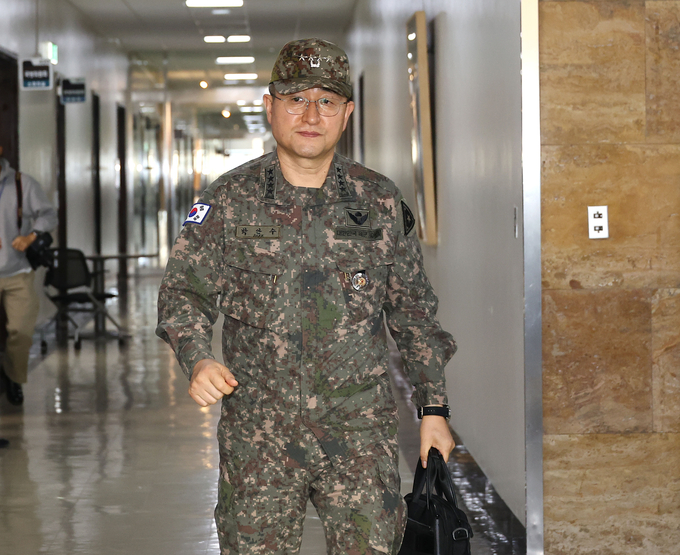 5일 서울 여의도 국회에서 열린 국방위원회 전체회의에 지난 3일 비상계엄 때 계엄사령관을 맡았던 박안수 육군참모총장이 참석하고 있다. (사진=연합뉴스)