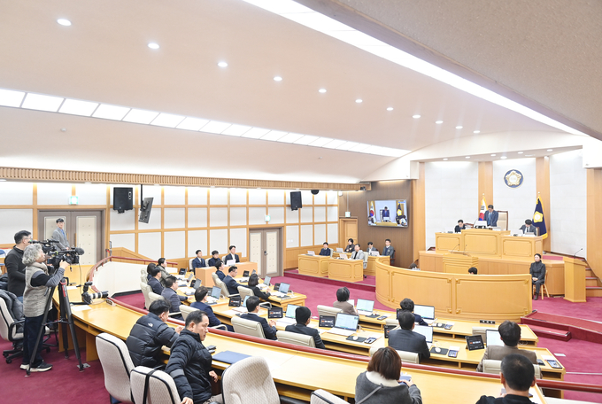 파주시의회가 18일 3차 본회의를 끝으로 2024년도 의사일정을 마무리 했다. 이날 의회는 2025년 파주시 예산안에 대해 2조 1000억원을 확정 의결했다. (사진=파주시의회 제공)