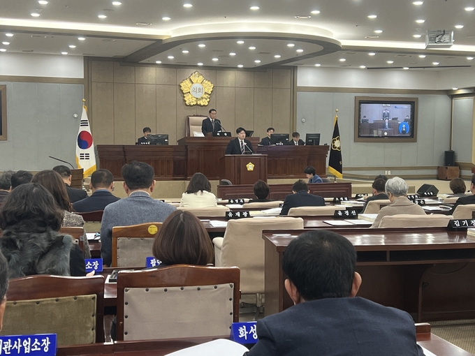 18일 수원시의회 본회의장에서 제388회 정례회 제2차 본회의가 진행되고 있다. (사진=장진 기자)