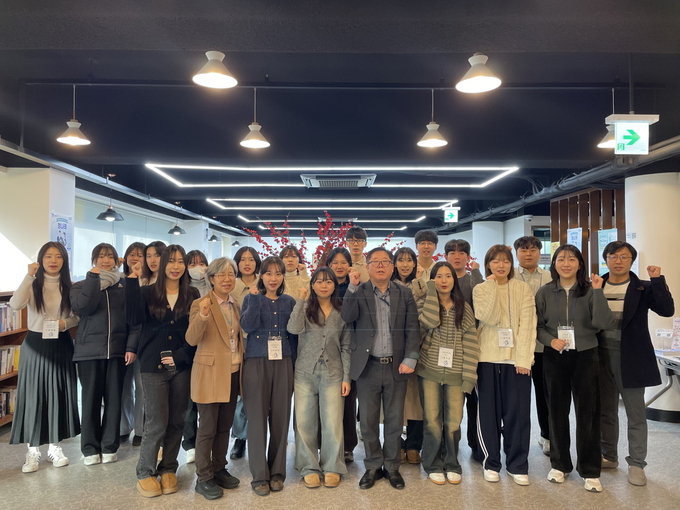 청년 환경교육 서포터즈 '그린크루 2기' 청년들이 함께하고 있다. (사진=수원시 제공)