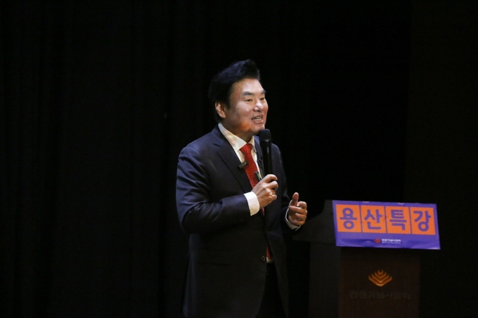 원유철 전 미래한국당 대표는 지난 20일 전쟁기념사업회 주관 용산포럼에서 ‘트럼프2기 바람직한 한미관계’ 특강을 했다.. (사진=원 전 대표 제공