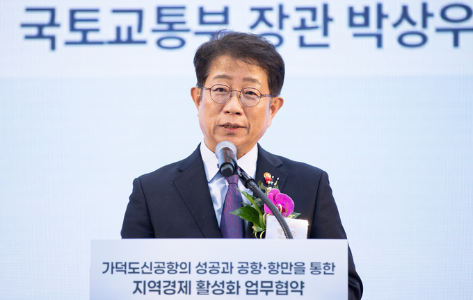 박상우 국토교통부 장관이 20일 부산 가덕도신공항에서 열린 '가덕도신공항의 성공과 공항·항만을 통한 지역경제 활성화 업무협약식'에서 발언하고 있다. (사진=국토교통부 제공)